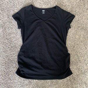 EUC v-neck maternity tee 🖤